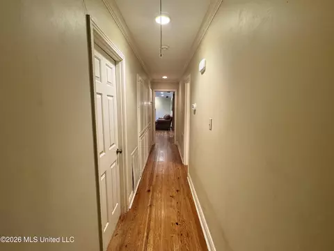 Entry Way - 4433 Deer Creek Dr, Jackson, MS 39211 photo 6 of 6