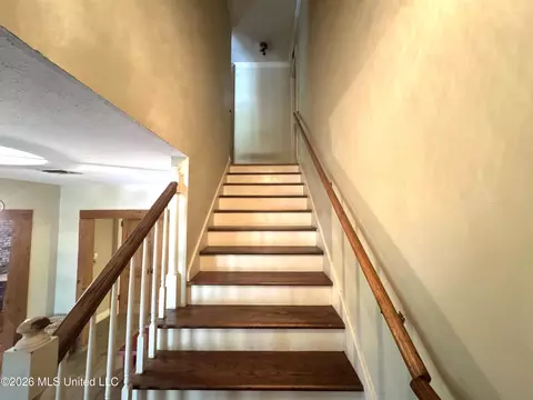Entry Way - 4433 Deer Creek Dr, Jackson, MS 39211 photo 5 of 6
