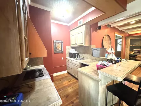 Kitchen - 4433 Deer Creek Dr, Jackson, MS 39211 photo 1 of 5