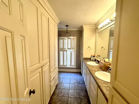 Bath - 4433 Deer Creek Dr, Jackson, MS 39211 photo 1 of 3