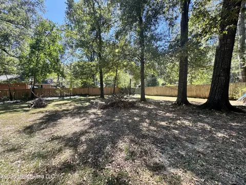Exterior - 4433 Deer Creek Dr, Jackson, MS 39211 photo 5 of 6