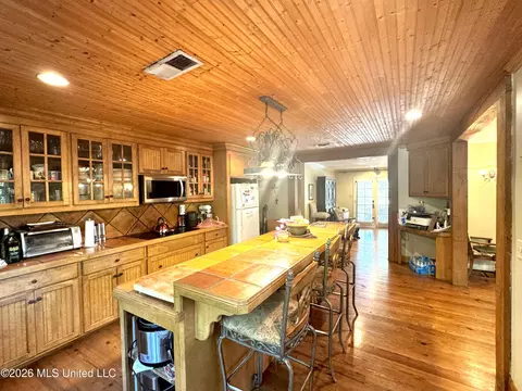 Kitchen - 4433 Deer Creek Dr, Jackson, MS 39211 photo 5 of 5
