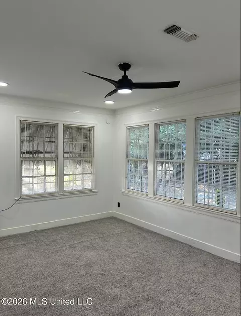 Living - 714 Maple St, Jackson, MS 39203 photo 2 of 2