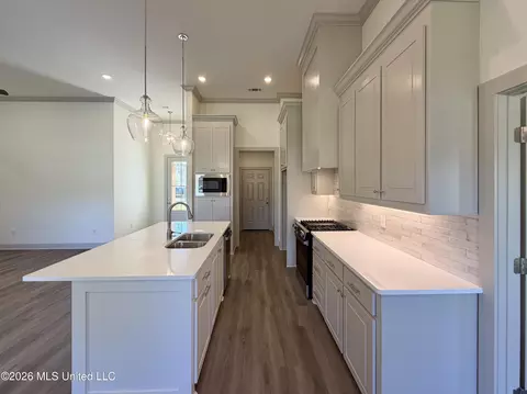 Kitchen - 312 Brookfield Cir, Brandon, MS 39042 photo 3 of 4