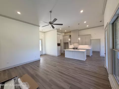 Living - 312 Brookfield Cir, Brandon, MS 39042 photo 2 of 2