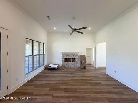 Living - 316 Brookfield Cir, Brandon, MS 39042 photo 3 of 3