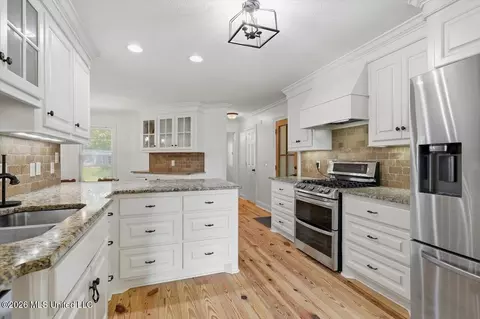 Kitchen - 129 Sumac Dr #OR, Madison, MS 39110 photo 4 of 4