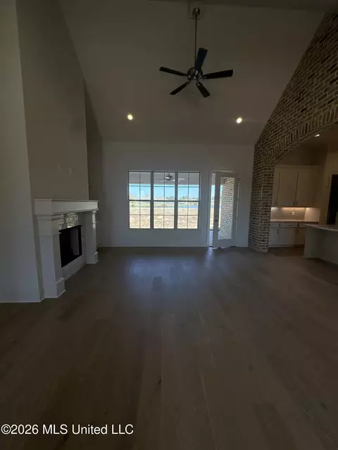 Living - 425 Old Maple Cv, Madison, MS 39110 photo 2 of 3