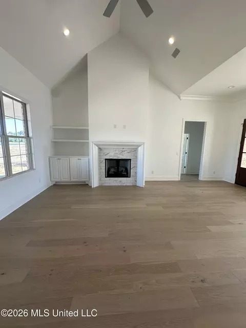 Living - 426 Old Maple Cv, Madison, MS 39110 photo 2 of 2