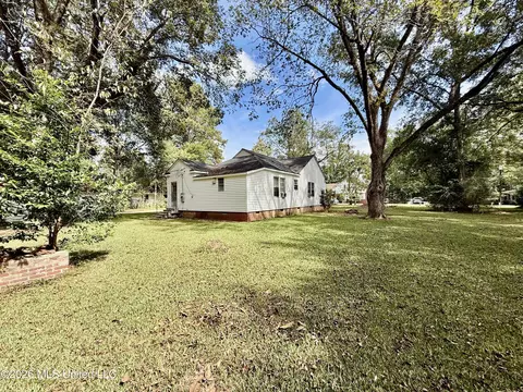 Exterior - 302 3rd Ave, Magee, MS 39111 photo 7 of 9