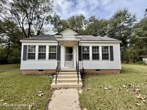 Exterior - 302 3rd Ave, Magee, MS 39111 photo 4 of 9
