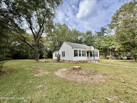 Exterior - 302 3rd Ave, Magee, MS 39111 photo 2 of 9