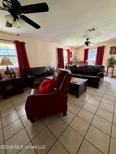 202 Jarrell St, Picayune, MS 39466 photo 2