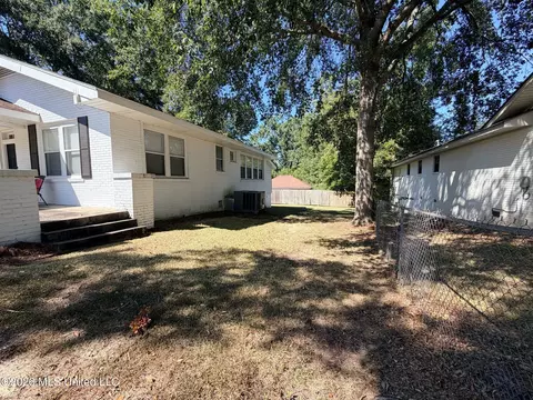 Exterior - 109 NW 3rd St, Magee, MS 39111 photo 16 of 17