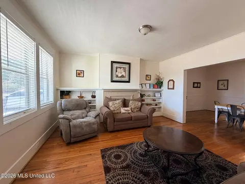Living - 109 NW 3rd St, Magee, MS 39111 photo 2 of 6