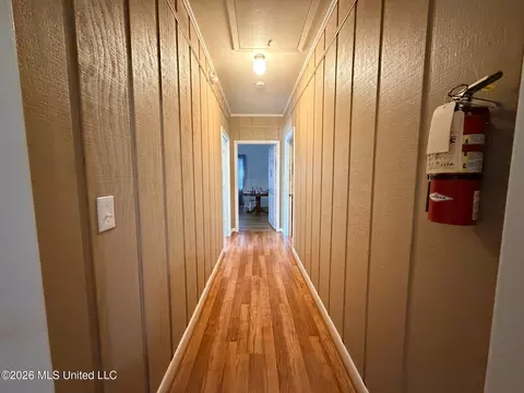 Entry Way - 109 NW 3rd St, Magee, MS 39111 photo 1 of 3