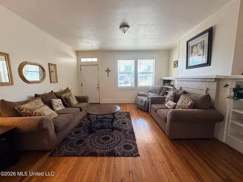 Living - 109 NW 3rd St, Magee, MS 39111 photo 6 of 6