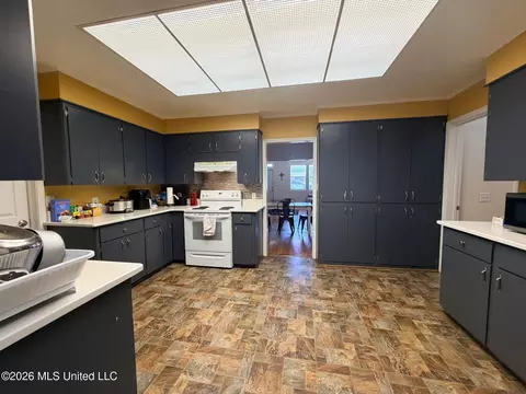 Kitchen - 109 NW 3rd St, Magee, MS 39111 photo 2 of 4