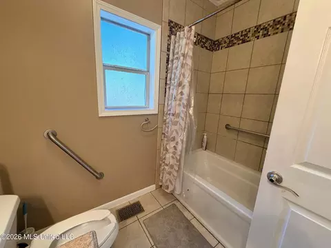 Bath - 109 NW 3rd St, Magee, MS 39111 photo 1 of 4