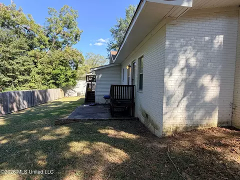 Exterior - 109 NW 3rd St, Magee, MS 39111 photo 5 of 17