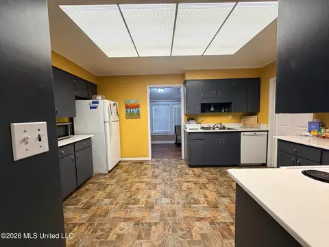 Kitchen - 109 NW 3rd St, Magee, MS 39111 photo 4 of 4