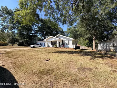 Exterior - 109 NW 3rd St, Magee, MS 39111 photo 2 of 17