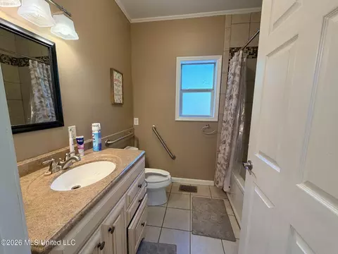 Bath - 109 NW 3rd St, Magee, MS 39111 photo 2 of 4