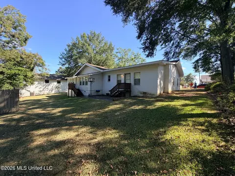 Exterior - 109 NW 3rd St, Magee, MS 39111 photo 8 of 17
