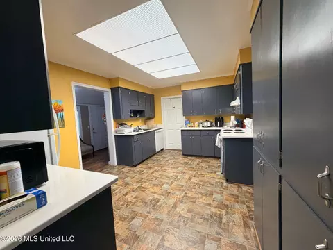 Kitchen - 109 NW 3rd St, Magee, MS 39111 photo 3 of 4