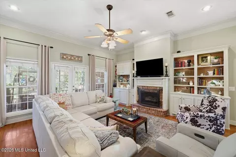 Living - 344 Red Eagle Cir, Ridgeland, MS 39157 photo 1 of 2
