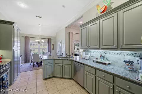 Kitchen - 344 Red Eagle Cir, Ridgeland, MS 39157 photo 3 of 4