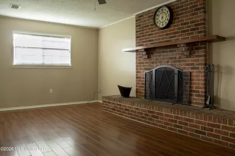 Living - 302 Ferguson Ave, Long Beach, MS 39560 photo 3 of 4