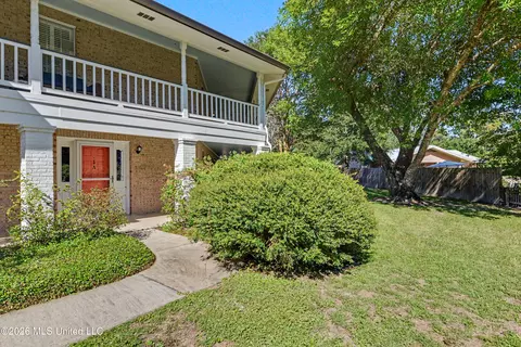 515 Third St #5A, Bay Saint Louis, MS 39520