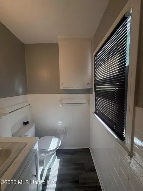 Bath - 2750 Pinedale St, Jackson, MS 39204 photo 1 of 2