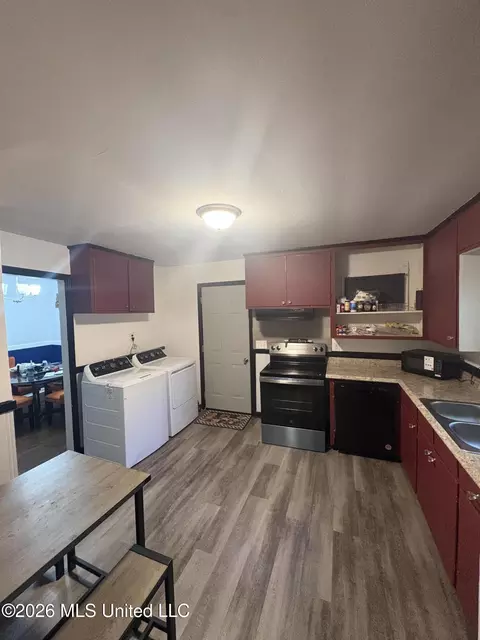 Kitchen - 2750 Pinedale St, Jackson, MS 39204 photo 1 of 2