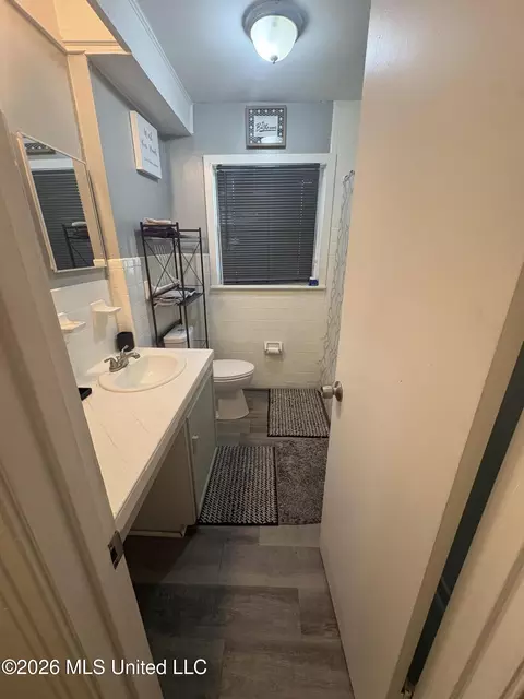 Bath - 2750 Pinedale St, Jackson, MS 39204 photo 2 of 2