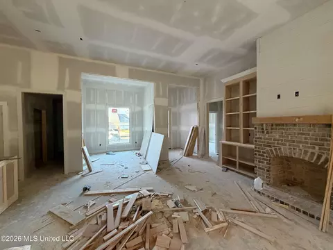 Living - 1215 Old Court Xing, Flowood, MS 39232 photo 2 of 3
