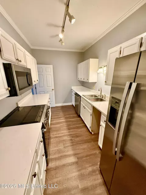 Kitchen - 1326 Roxbury Ct #A, Jackson, MS 39211 photo 3 of 6