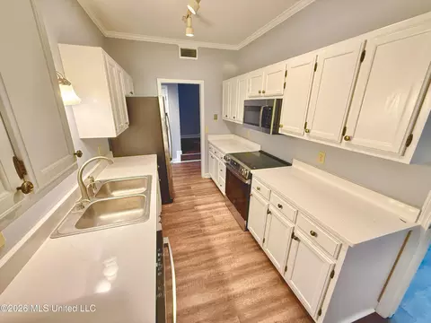 Kitchen - 1326 Roxbury Ct #A, Jackson, MS 39211 photo 2 of 6