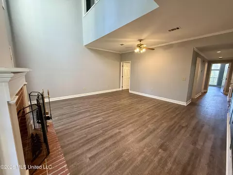 Living - 1326 Roxbury Ct #A, Jackson, MS 39211 photo 2 of 5