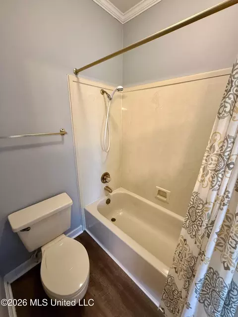 Bath - 1326 Roxbury Ct #A, Jackson, MS 39211 photo 1 of 4