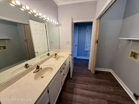 Bath - 1326 Roxbury Ct #A, Jackson, MS 39211 photo 2 of 4