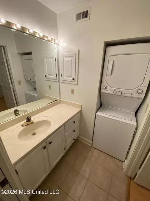 Bath - 1326 Roxbury Ct #A, Jackson, MS 39211 photo 3 of 4