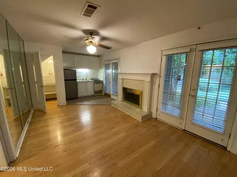 Living - 1326 Roxbury Ct #A, Jackson, MS 39211 photo 5 of 5