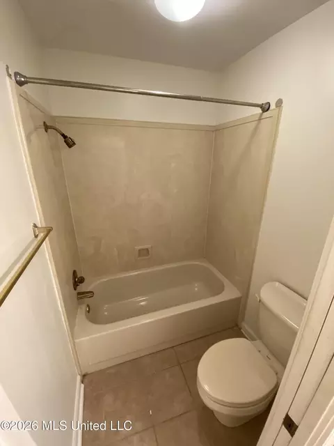 Bath - 1326 Roxbury Ct #A, Jackson, MS 39211 photo 4 of 4