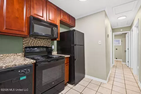 Entry Way - 300 Gates Ave, Long Beach, MS 39560 photo 1 of 2