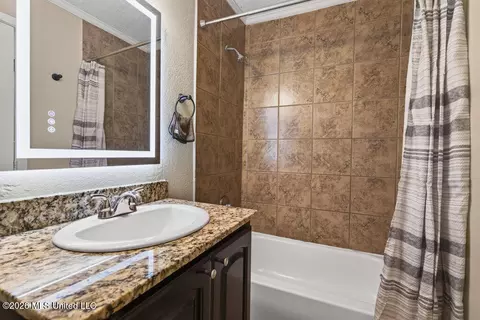 Bath - 300 Gates Ave, Long Beach, MS 39560 photo 4 of 4