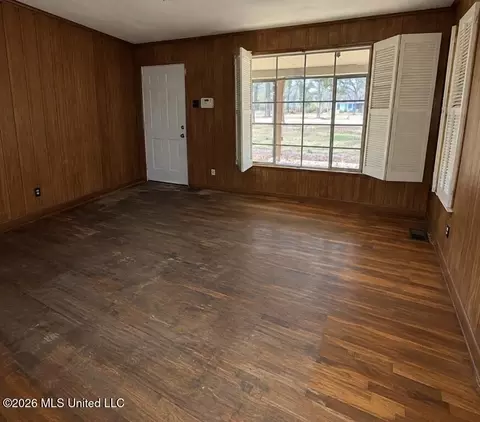 Living - 2161 W Mcdowell Rd, Jackson, MS 39204 photo 7 of 9