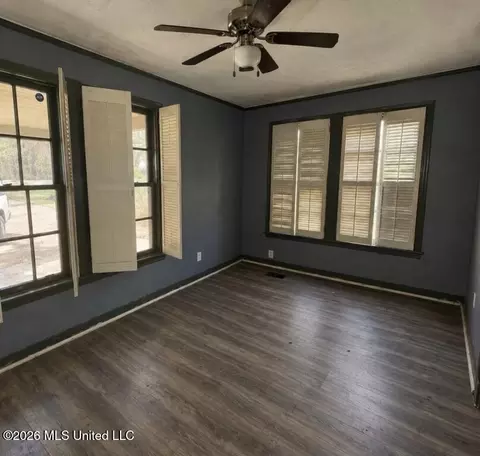 Living - 2161 W Mcdowell Rd, Jackson, MS 39204 photo 3 of 9