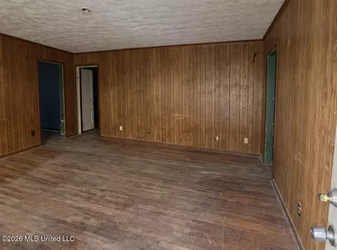 Living - 2161 W Mcdowell Rd, Jackson, MS 39204 photo 2 of 9